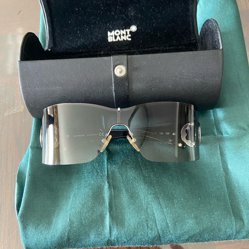 Montblanc designer ladies sunglasses! In original box and bag. Class act😎